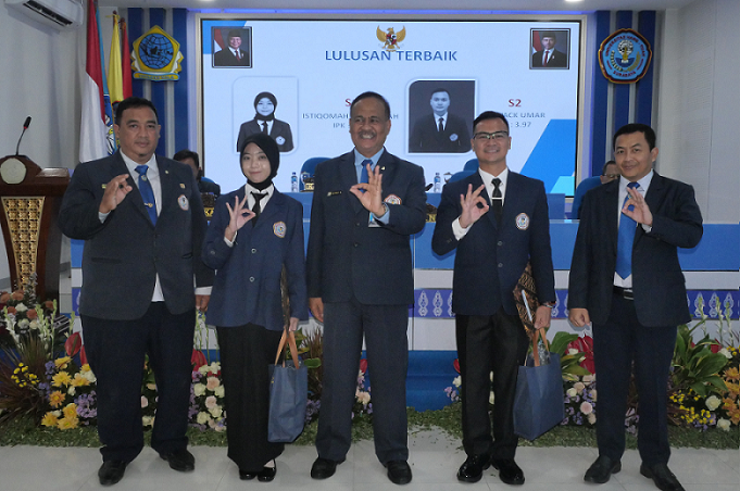 FH UHT Gelar Yudisium, Istiqomah Nur Azizah dan R. Isyack Umar Raih Predikat Lulusan Terbaik